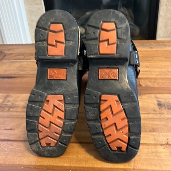 ELEMENT square toe black motorcycle boots. Barely worn. - Picture 6 of 9